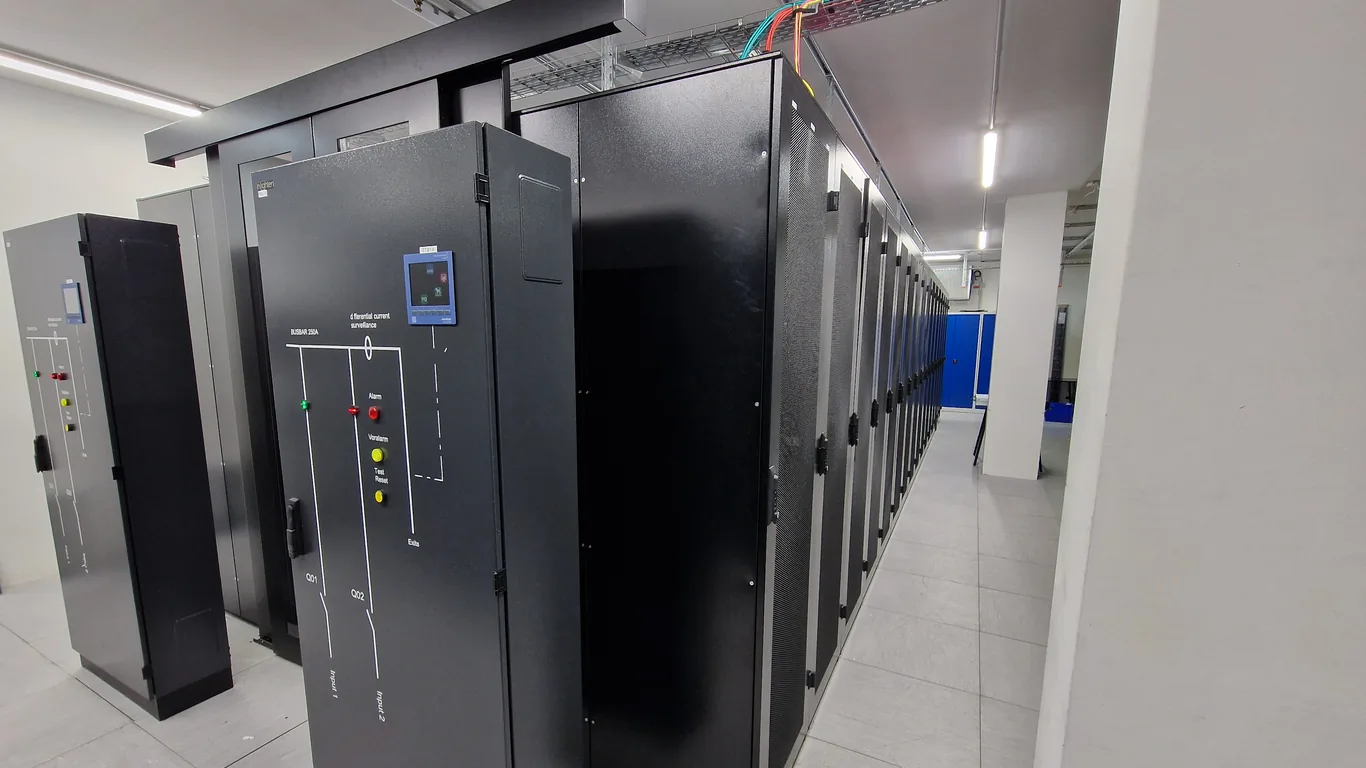 Cold aisle power distribution - location FRA4 nLighten