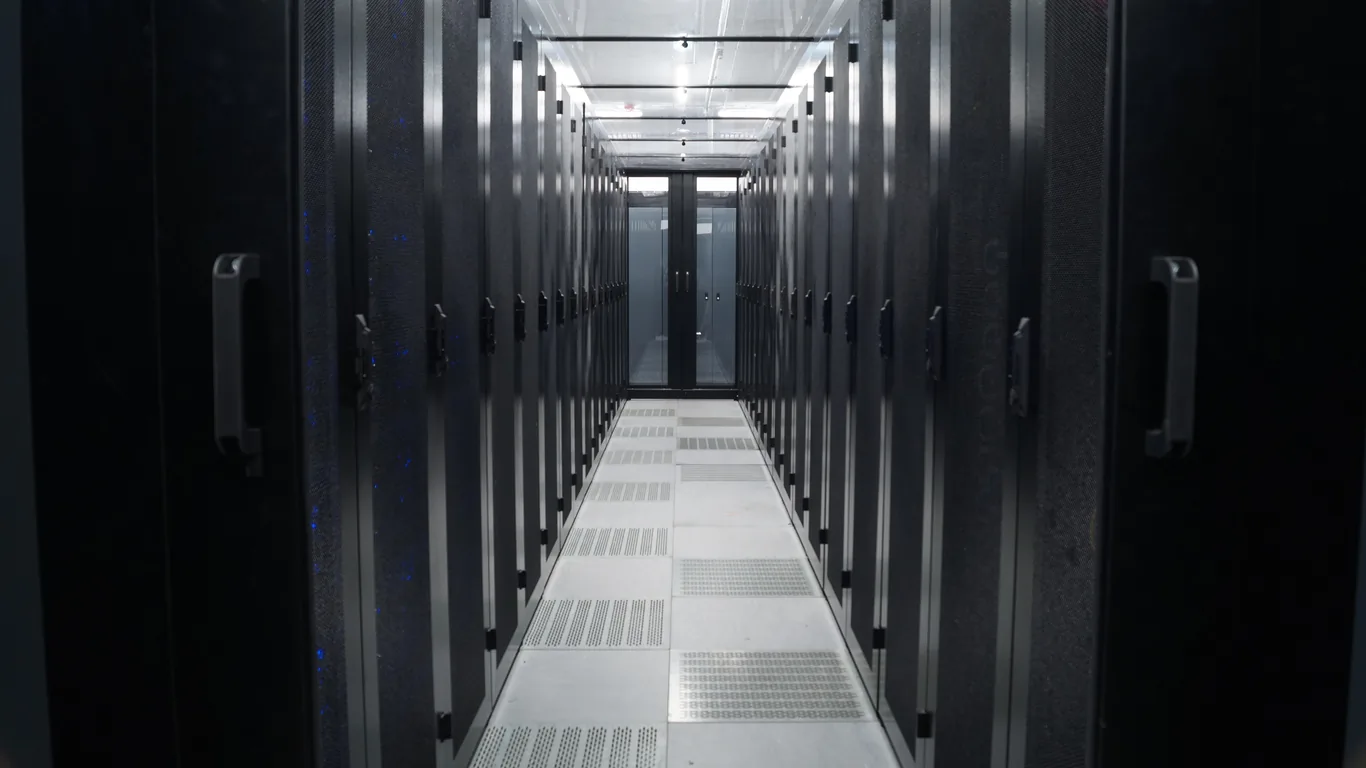 Cold aisle containment for Premium Dedicated Server - location FRA4 nLighten